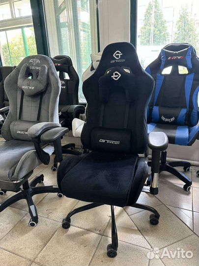 Компьютерное кресло из велюра