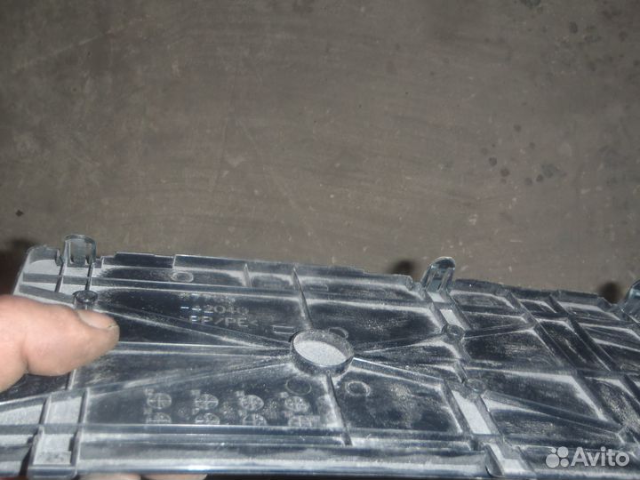 Крышка багажного отделения Toyota RAV4 (XA40)