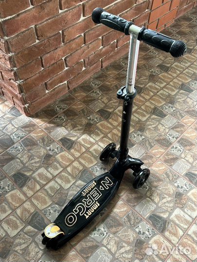 Детский трехколесный самокат