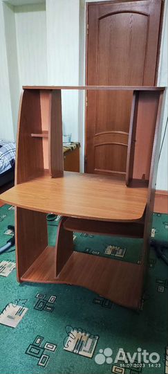 Компьютерный стол