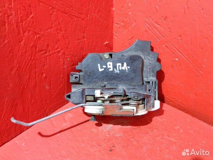 Замок двери передней левой Митсубиси Лансер 9