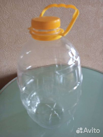 Бутылка с крышкой и ручкой 3 л