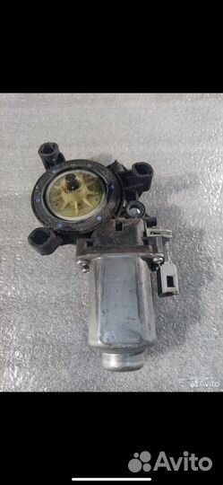 Задний мотор стеклоподьемника правый polo