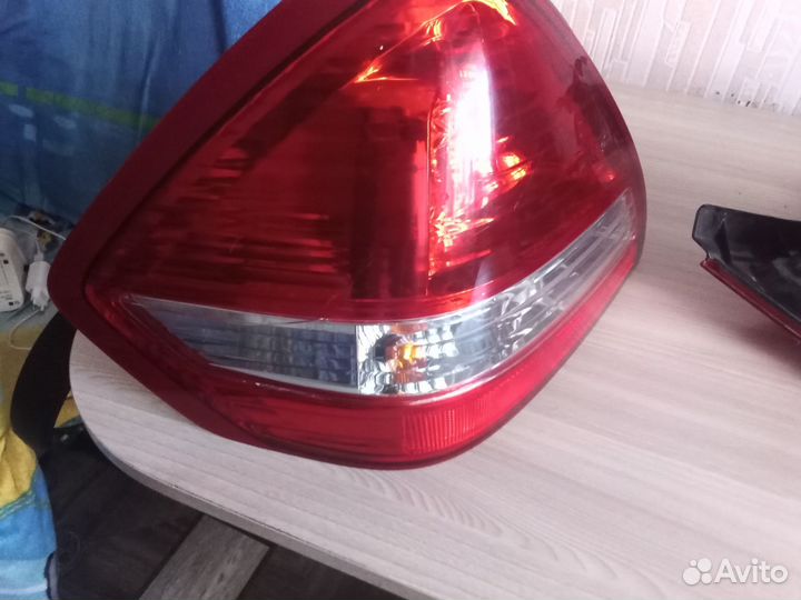 Задний левый фонарь nissan tiida latio