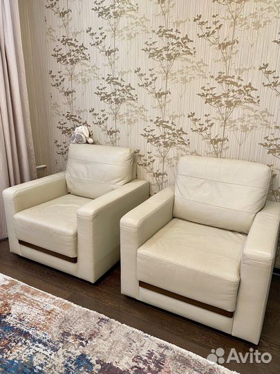 Кожаные диван и 2 кресла