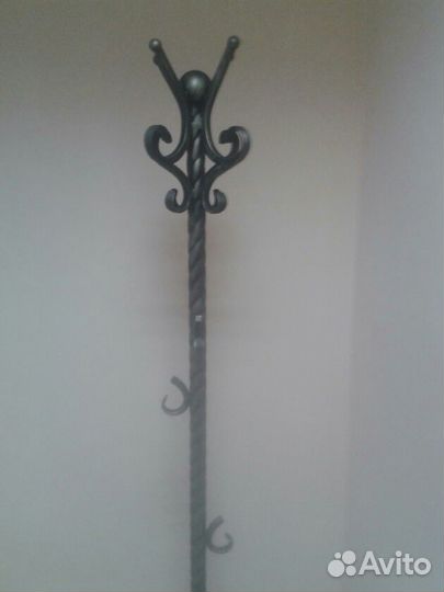 Вешалки с элементами ковки