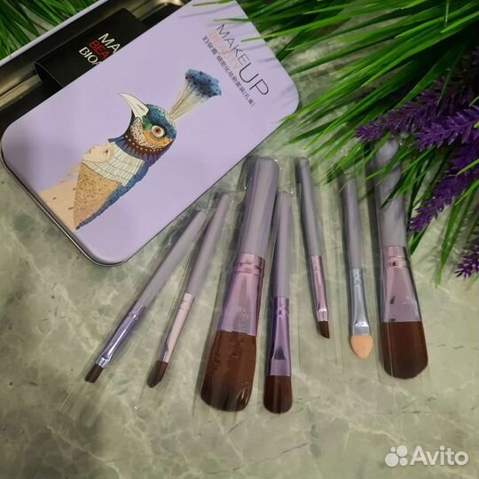 Косметички, кисти, спонжи, аппликаторы для макияжа