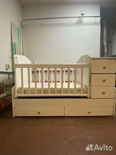 Детская кроватка трансформер с маятником