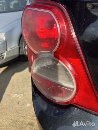Фонарь задний левый с трещиной chevrolet aveo t300