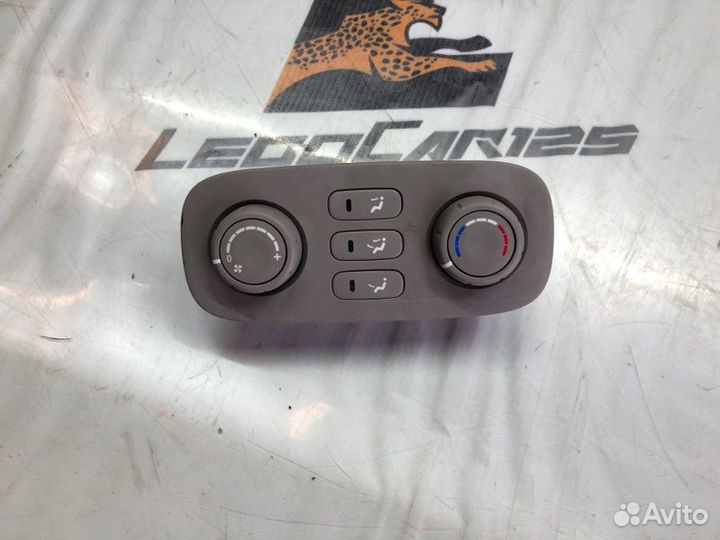 Блок управления климат-контролем Kia Carnival J3