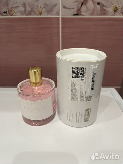 Pink molecule 090 09