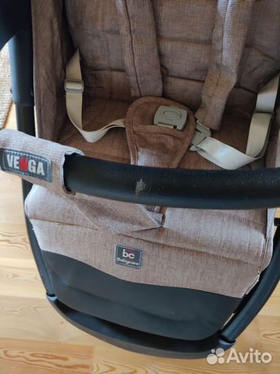 Прогулочная коляска с надувными колесами