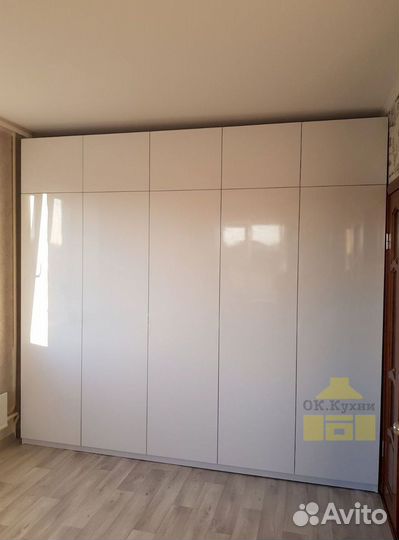 Шкаф трехстворчатый