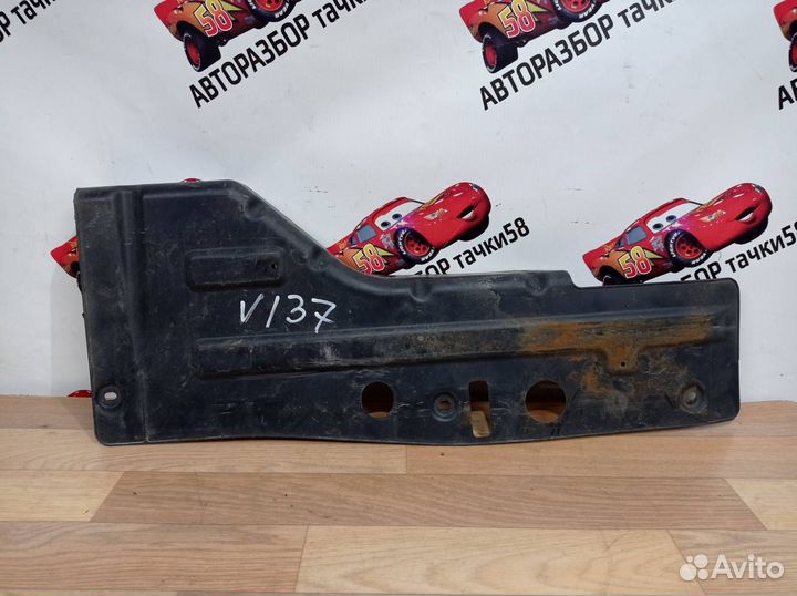 Пыльник двигателя левый Opel Astra J 2010