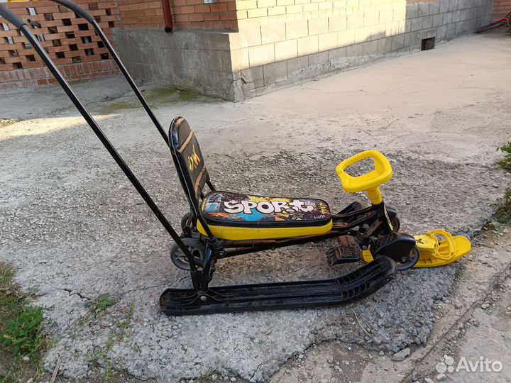 Детский снегокат с колесами