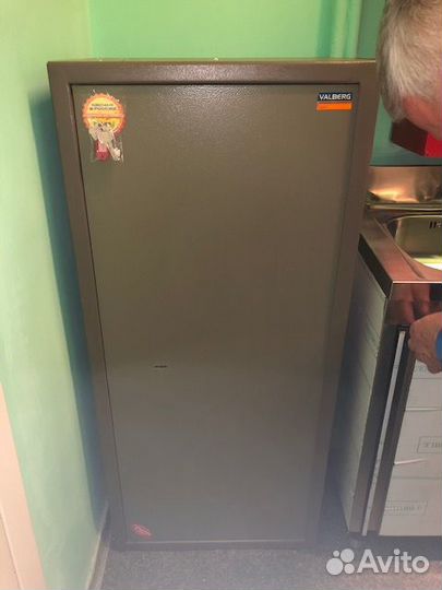 Сейф металлический