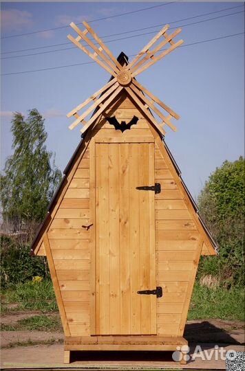 Уличный туалет деревянный