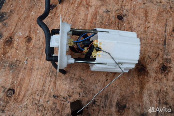 Насос топливный в бак Volvo V40 2 2016 31321153