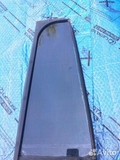 Стекло двери задней левой (форточка) Toyota Land