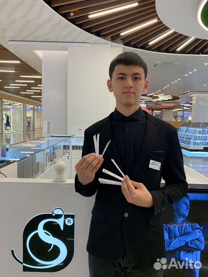 Промоутер-модель в магазин парфюмерии ТЦ Три Кота