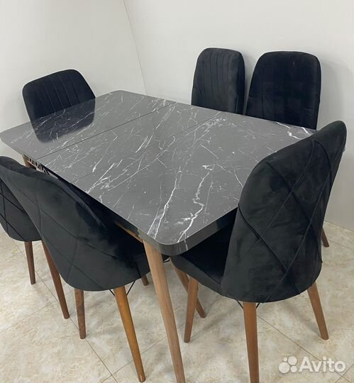 Кухонный стол и стулья
