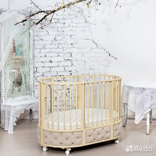 Детская кроватка и комод