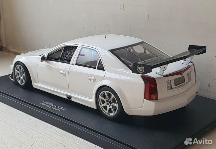 Cadillac CTS 1/18