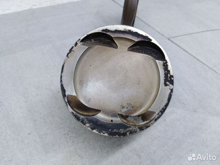 Поршень с шатуном 022107065AA