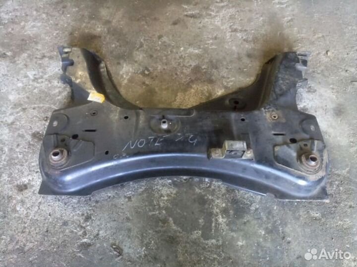 Подрамник Nissan Note E11