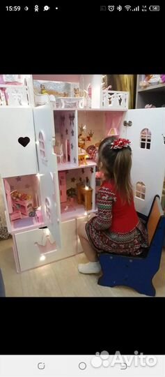 Кукольный домик для девочки с комодом и мебелью