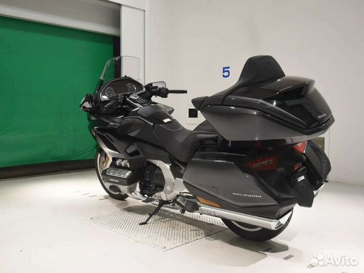 Продам Honda GL 1800 gold wing tour DCT