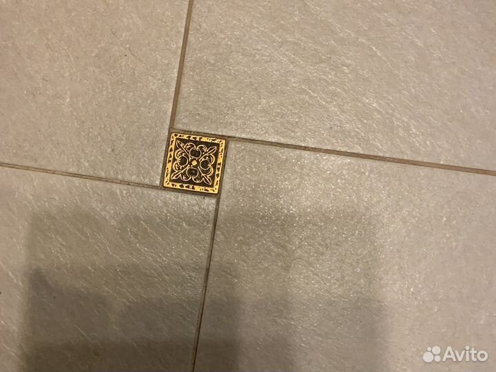 Керамогранит 30*30 напольная, декор бронзовый 5*5