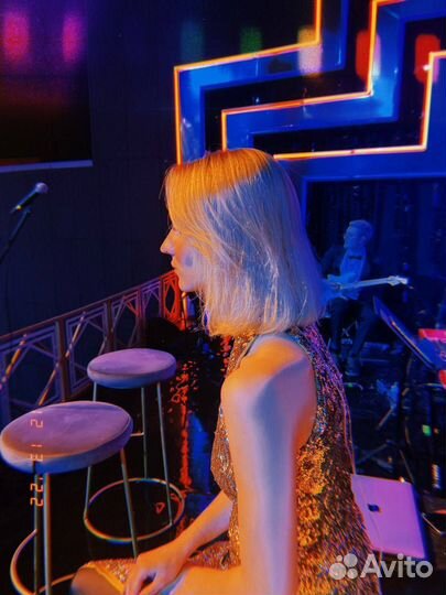 Вокалист, бэк вокалист