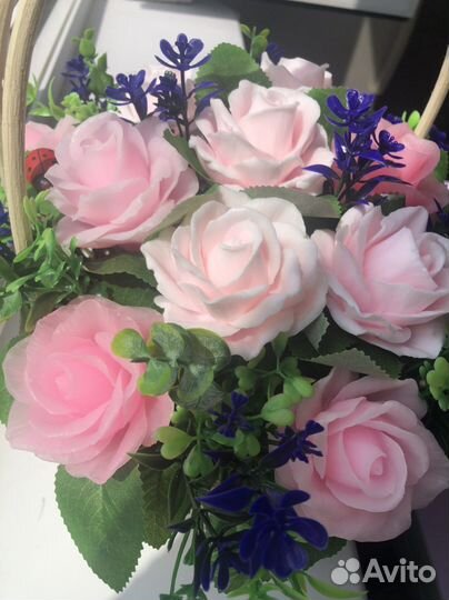 Корзина роз для интерьера