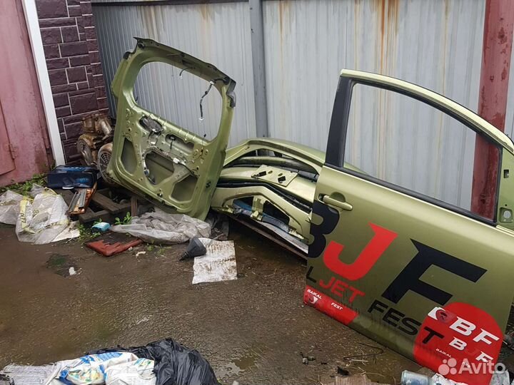 Двери toyota ractis