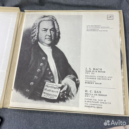 Альбом с виниловыми пластинами на концертах