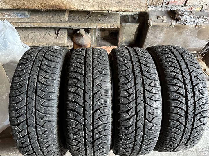 Bridgestone Ice Cruiser 7000 205/60 R16 92T