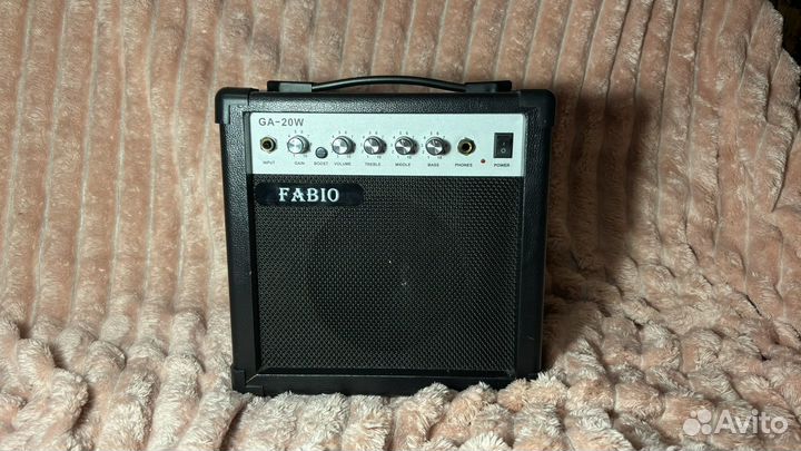 Комбоусилитель и педаль