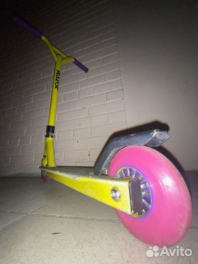 Трюковый экстремальный самокат от Razor