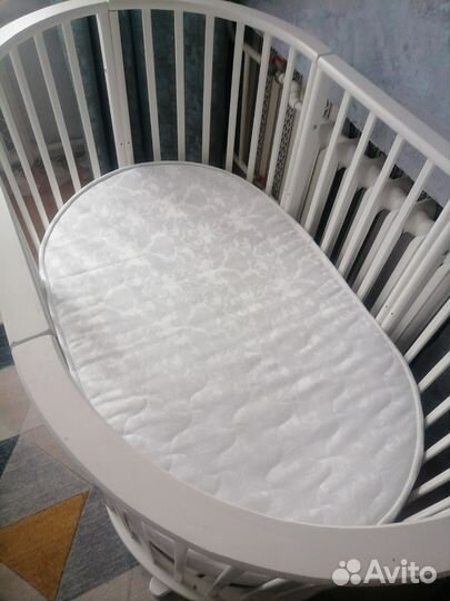 Детская кроватка трансформер с маятником овальная