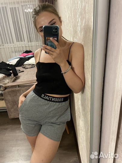 Серые шорты essentials