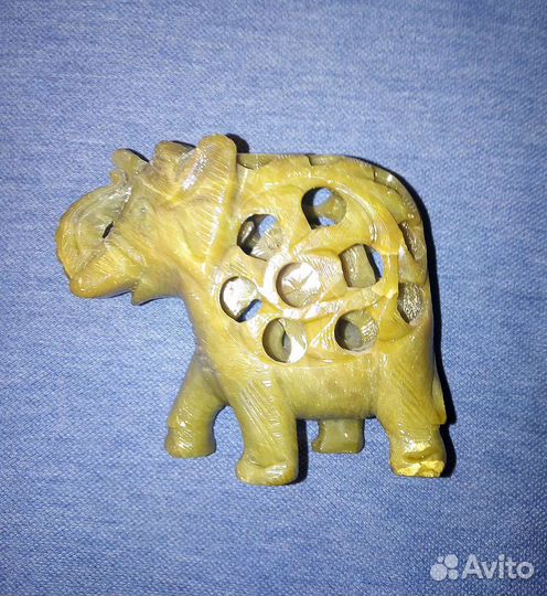 Слоник из нефрита (беременный)