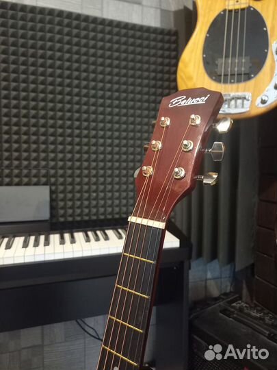 Акустическая гитара для обучения