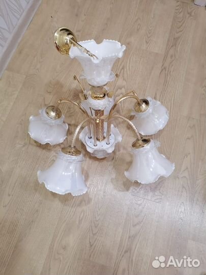 Люстра потолочная 5 рожковая лампочки Е14 б/у