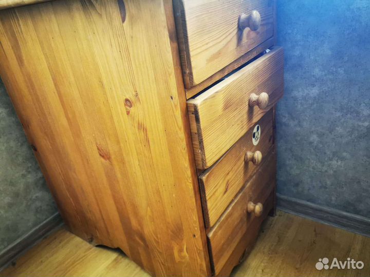 Тумба прикроватная