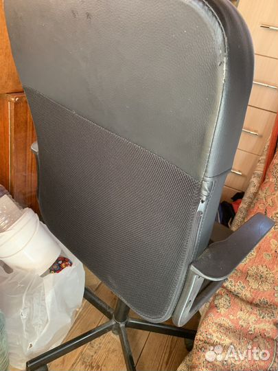 Офисное кресло