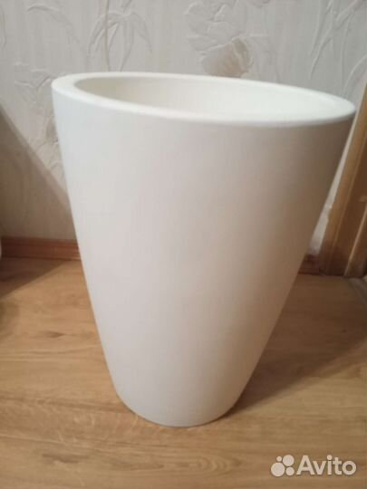 Большой цветочный горшок