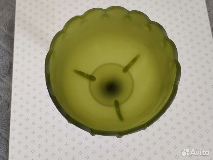 Конфетница на ножке винтаж зелёное матовое стекло