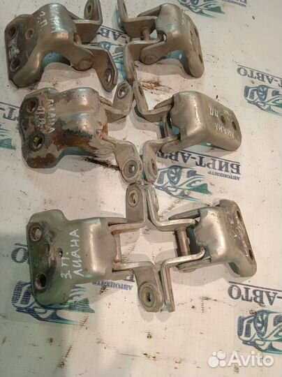 Петля двери Suzuki Liana I (2001—2006)