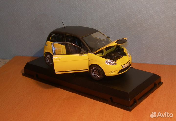 Коллекционная модель машины Lancia Ypsion N67